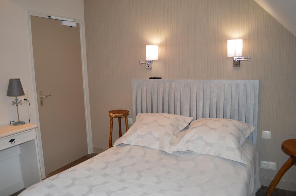 Hotel Restaurant Aux Genets D'Or Mandailles-Saint-Julien Zewnętrze zdjęcie