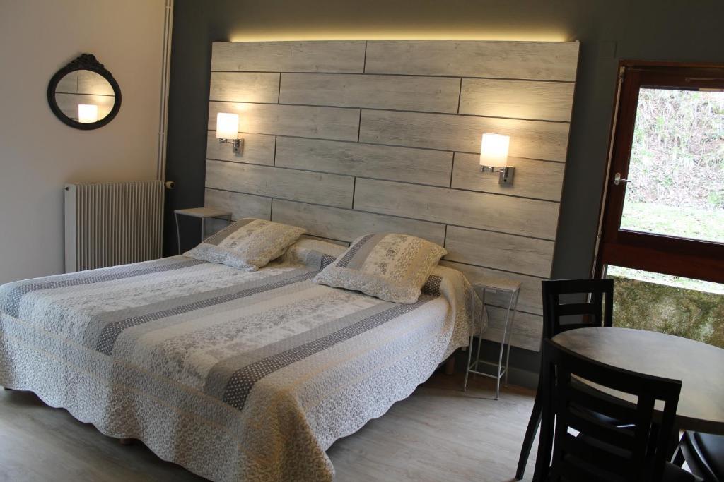 Hotel Restaurant Aux Genets D'Or Mandailles-Saint-Julien Pokój zdjęcie