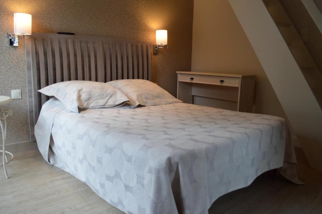 Hotel Restaurant Aux Genets D'Or Mandailles-Saint-Julien Zewnętrze zdjęcie